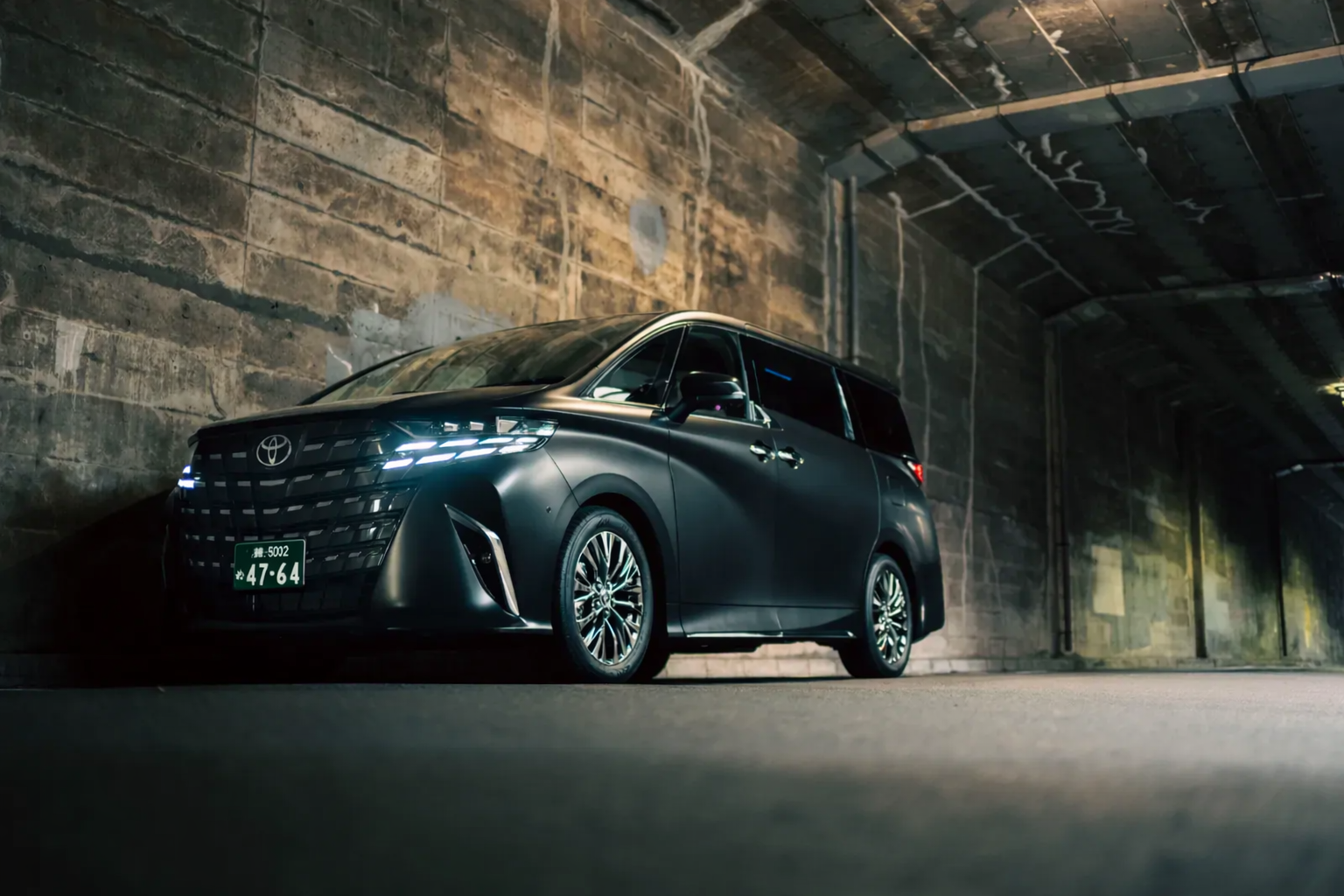 Toyota Alphard Luxury Van